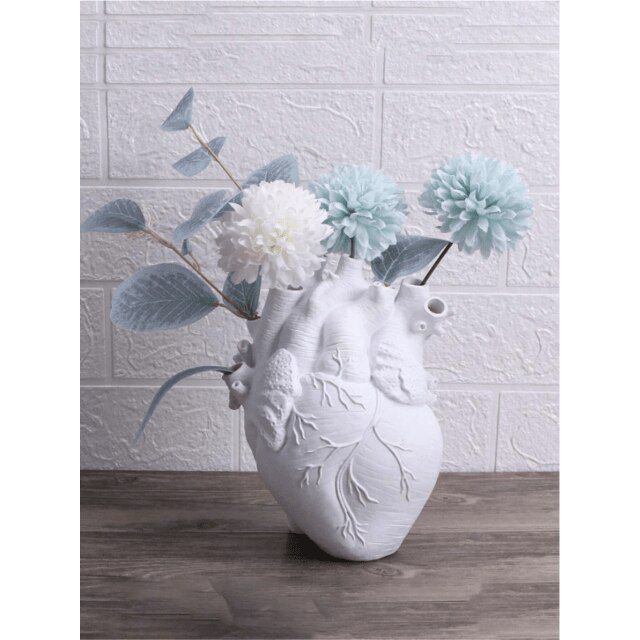 Vaza decorativa in forma de inima anatomica, Alba, Inaltime 25 cm