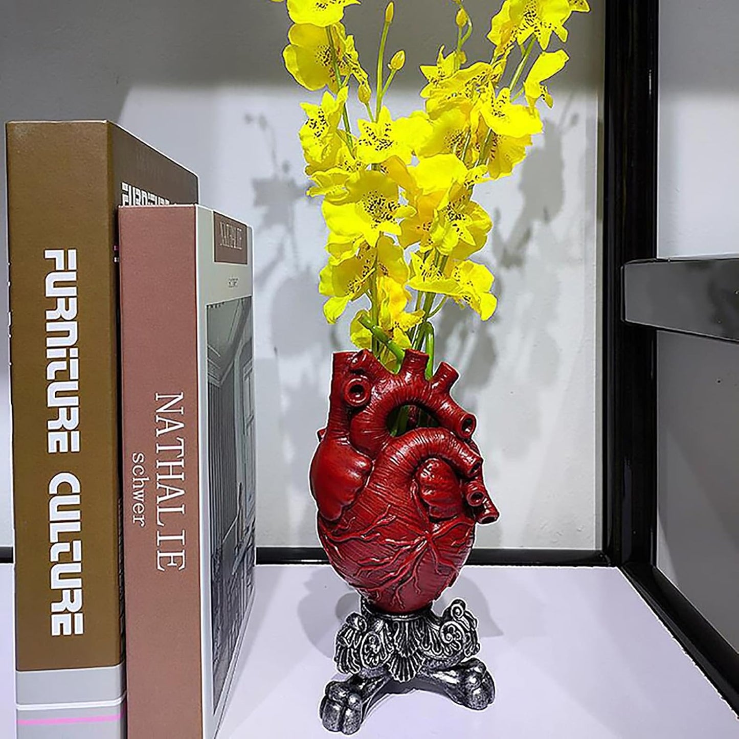 Vaza decorativa in forma de inima anatomica, Cu Suport Metalic Argintiu, Design Modern pentru Casă sau Birou, Inaltime 20 cm, Rosie