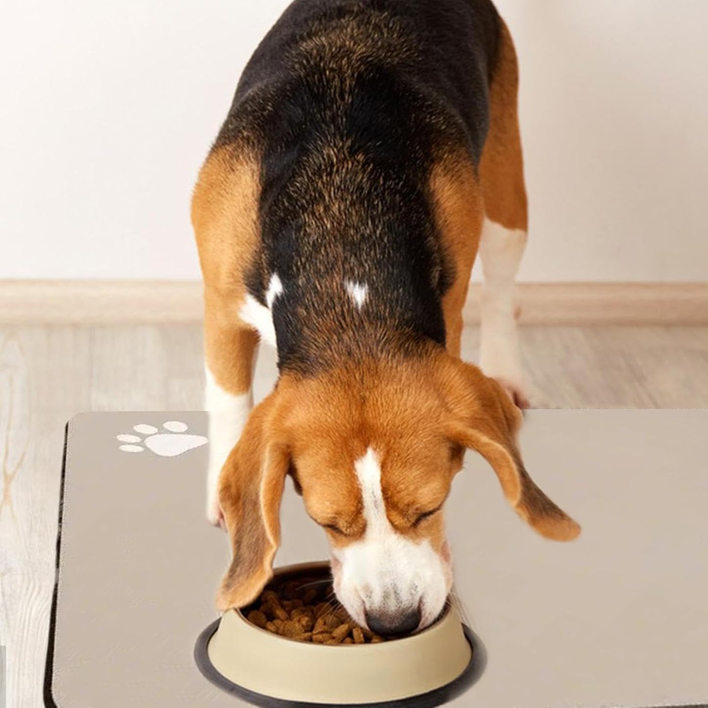 Covoras reutilizabil absorbant pentru hranirea cainilor si pisicilor