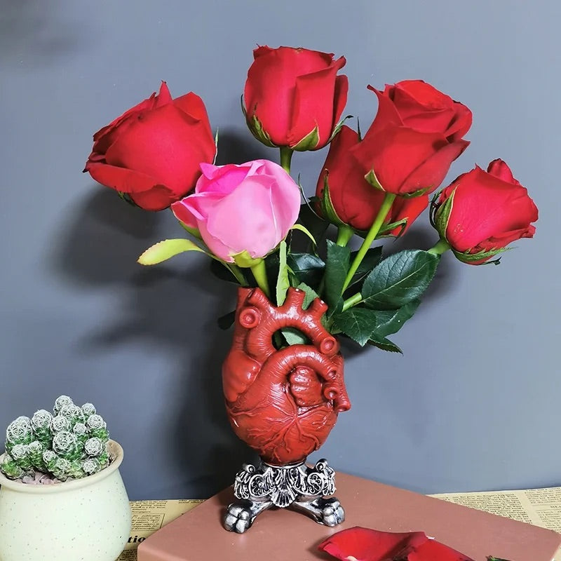 Vaza decorativa in forma de inima anatomica, Cu Suport Metalic Argintiu, Design Modern pentru Casă sau Birou, Inaltime 20 cm, Rosie