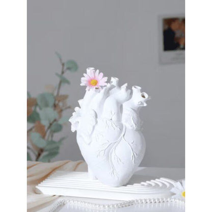Vaza decorativa in forma de inima anatomica, Alba, Inaltime 25 cm