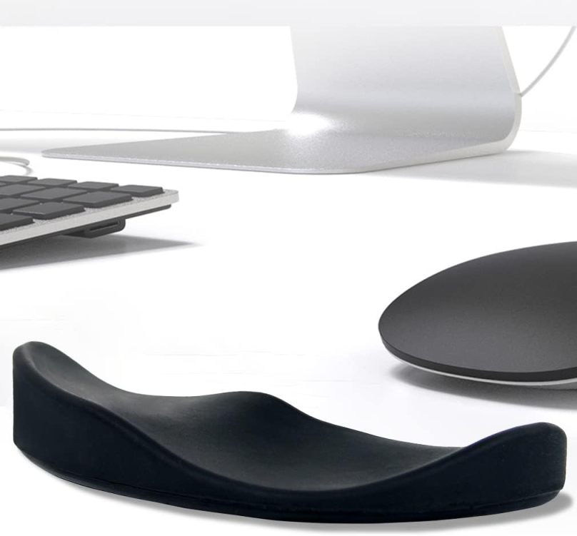 Suport ergonomic pentru mana dreapta, Durabil, Confortabil si usor, Silicon moale, Ergonomic mouse pad, Negru